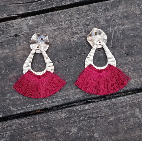 👠💋Huge Red Tassel 💛 Earrings 🎀 - Picture 7 of 8